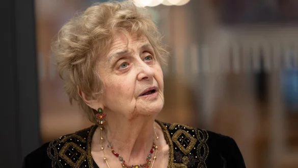 Tova Friedman, die als Kind das Vernichtungslager Auschwitz &uuml;berlebte, ist auch heute - 81 Jahre nach der Befreiung des Lagers durch die Rote Armee - noch auf der Suche nach Gerechtigkeit. - &copy; Markus Lenhardt/dpa