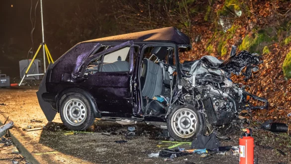 Bei einem Verkehrsunfall sind zwei Menschen t&ouml;dlich verungl&uuml;ckt. (Foto aktuell) - &copy; Markus Kl&uuml;mper/dpa