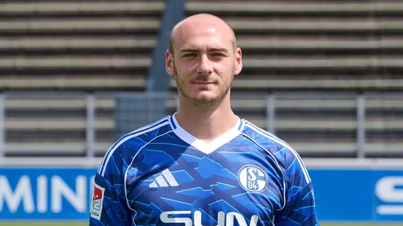 Henning Matriciani vom FC Schalke 04 hat sich einen Kreuzbandriss zugezogen. (Archivbild) - &copy; Bernd Thissen/dpa