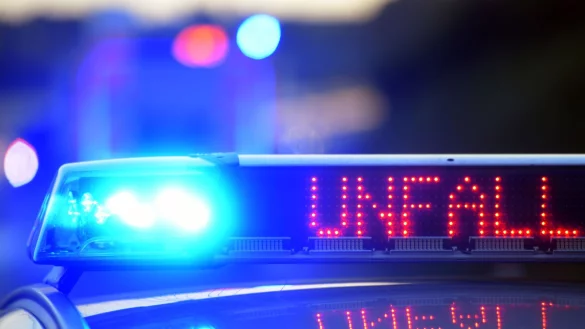 Wegen eines Unfalls hat die Polizei die Autobahn 1 bei M&uuml;nster in eine Fahrtrichtung voll gesperrt. (Symbolbild) - &copy; Stefan Puchner/dpa