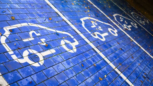 Nach rund zwei Jahren F&ouml;rderstopp gibt der Staat wieder Geld f&uuml;r den Kauf von Elektroautos. - &copy; Julian Stratenschulte/dpa