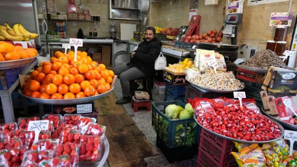 Mit einem Angriff verbinden manche Iraner die Hoffnung, dass sich im Land grundlegend etwas &auml;ndert. (Archivbild) - &copy; Vahid Salemi/AP/dpa