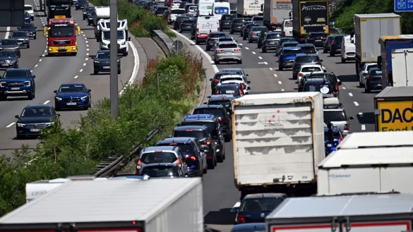 Baustellen werden auch 2026 f&uuml;r viele Staus auf den Autobahnen in Nordrhein-Westfalen sorgen. (Symbolbild) - &copy; Federico Gambarini/dpa