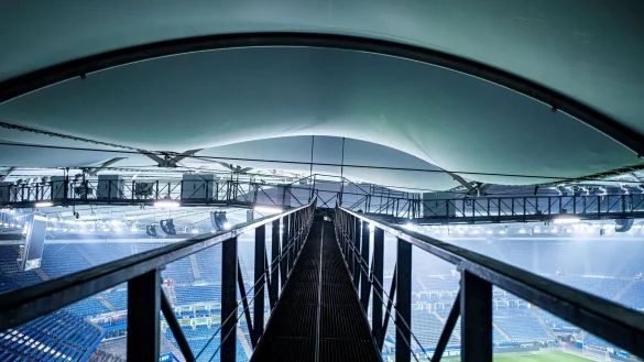 Statikprobleme am Stadiondach hatten zu der Absage des Spiels Hamburger SV gegen Bayer 04 Leverkusen gef&uuml;hrt. - &copy; Nils Heitmann/HSV/dpa