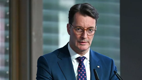 NRW-Ministerpr&auml;sident Hendrik W&uuml;st (CDU) ruft die Menschen in NRW zum Zusammenhalt auf. (Archivbild) - &copy; Elisa Schu/dpa