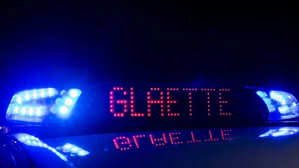 Im Kreis Siegen-Wittgenstein hat es am Morgen mehrere Gl&auml;tte-Unf&auml;lle gegeben. (Symbolfoto) - &copy; Monika Skolimowska/dpa-Zentralbild/dpa