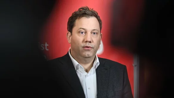 Klingbeil reist zu einem Finanzminister-Treffen. (Archivbild) - &copy; Britta Pedersen/dpa