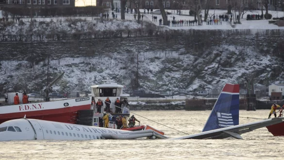 Wie durch ein Wunder &uuml;berleben alle 155 Menschen an Bord die Notlandung im Hudson River. (Archivbild) - &copy; epa Lane/dpa