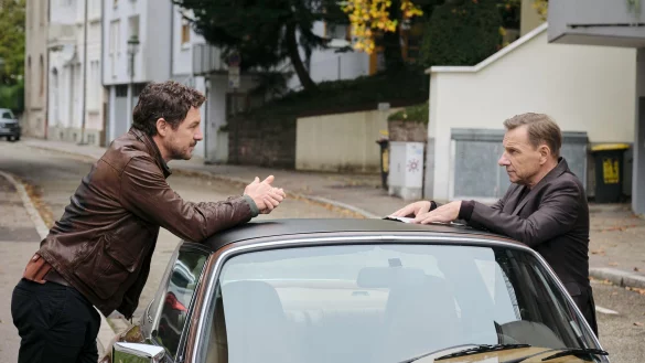 Die Kommissare Thorsten Lannert (Richy M&uuml;ller; rechts) und Sebastian Bootz (Felix Klare) treffen in diesem Fall auf zwei Welten, die aufeinanderprallen. - &copy; Beno&icirc;t Linder/ARD/SWR/dpa