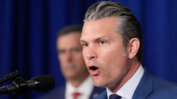 Er teilte den Post des zust&auml;ndigen Regionalkommandos des US-Milit&auml;rs &uuml;ber den erneuten Angriff auf X - US-Verteidigungsminister Pete Hegseth. (Archivbild) - &copy; Alex Brandon/AP/dpa