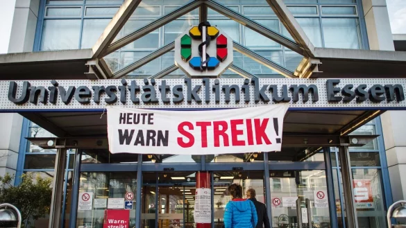 An mehreren Unikliniken in NRW starten am Dienstagmorgen Warnstreiks (Archivbild) - &copy; Maja Hitij/dpa