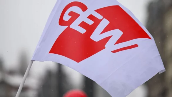 Die GEW hat in einigen Regionen Angestellte an Schulen f&uuml;r Mittwoch zu Warnstreiks aufgerufen. (Symbolbild) - &copy; Hendrik Schmidt/dpa