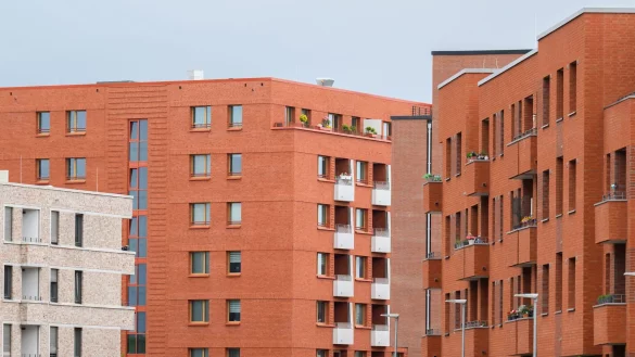 Mehr Single-Haushalte und steigende Immobilienpreise: Neubauwohnungen werden wieder kleiner. (Symbolbild) - &copy; Julian Stratenschulte/dpa