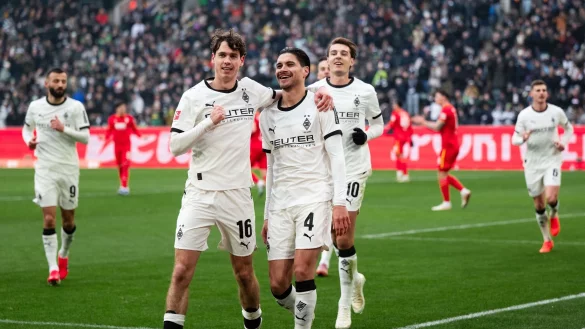 Sander und Diks freuen sich &uuml;ber die fr&uuml;he F&uuml;hrung. - &copy; Marius Becker/dpa