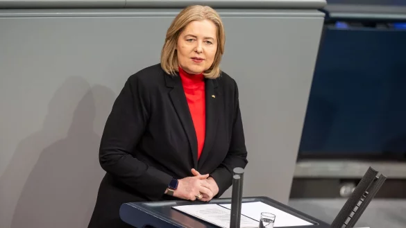 Arbeitsministerin B&auml;rbel Bas (SPD) wirbt f&uuml;r die B&uuml;rgergeld-Reform. - &copy; Michael Kappeler/dpa