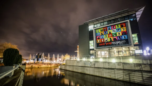 Udo Lindenberg wurde in Gronau im M&uuml;nsterland geboren - zu seinem 80. Geburtstag zeigt das rock&rsquo;n&rsquo;popmuseum ab Juni Einblicke in das Leben des Musikers. (Archivbild) - &copy; Christoph Reichwein/dpa
