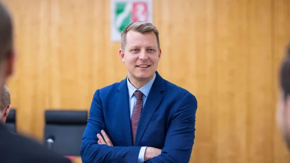 FDP-Chef Henning H&ouml;ne findet den landesweiten Distanzunterricht wegen der Gl&auml;ttewarnung &uuml;berzogen. (Archivbild) - &copy; Guido Kirchner/dpa