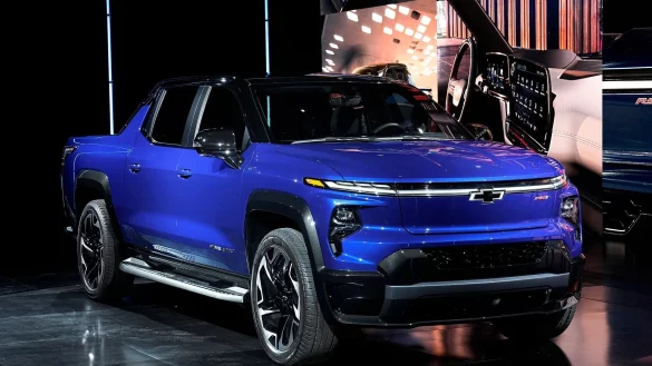 Mit Fahrzeugen wie dem Chevy Silverado EV wollte GM auch die in Amerika popul&auml;ren Pickups elektrifizieren. (Archivbild) - &copy; Paul Sancya/AP/dpa