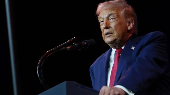 Trump k&uuml;ndigt &Ouml;lkauf an. - &copy; Evan Vucci/AP/dpa