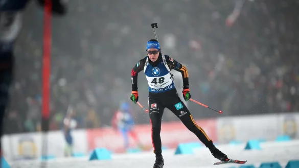 Franziska Preu&szlig; landet im verk&uuml;rzten Einzel von Nove Mesto auf dem Podest. - &copy; Petr David Josek/AP/dpa