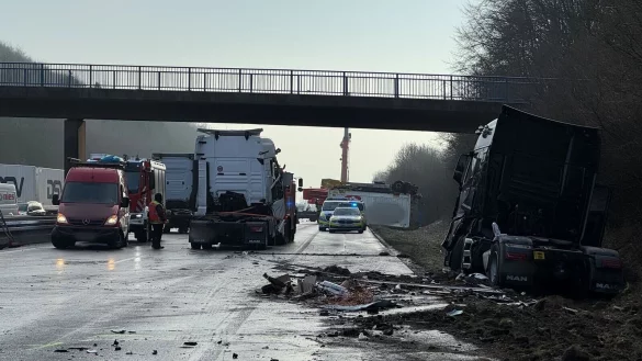 Unfallserie auf der A44 am Freitagfr&uuml;h - am Samstag blieb es trotz Glatteiswarnung vorerst ruhig auf den Stra&szlig;en - &copy; Christian M&uuml;ller/dpa