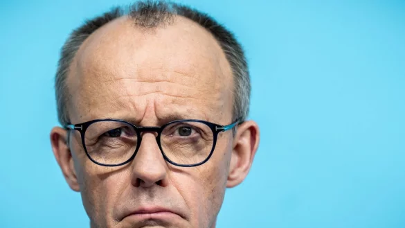 Merz bleibt bei seiner Strategie, eine harte Konfrontation mit Trump zu vermeiden. - &copy; Michael Kappeler/dpa