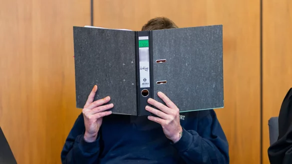 Erst Gift im Kaffee, dann 23 Schl&auml;ge mit einem Eisenrohr: Nach dem Tod seiner Ex-Lebensgef&auml;hrtin wird ein 41-J&auml;hriger zu 13 Jahren Gef&auml;ngnis verurteilt. (Archivbild) - &copy; Michael Matthey/dpa