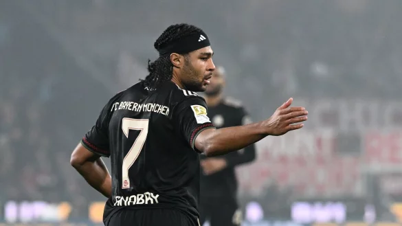 Gnabry erzielte ein irres Ausgleichstor zum 1:1 per Aufsetzer - &copy; Federico Gambarini/dpa