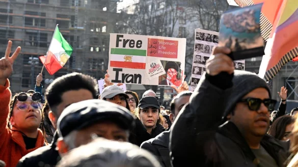In mehreren St&auml;dten in NRW gingen Menschen auf die Stra&szlig;e. - &copy; Roberto Pfeil/dpa