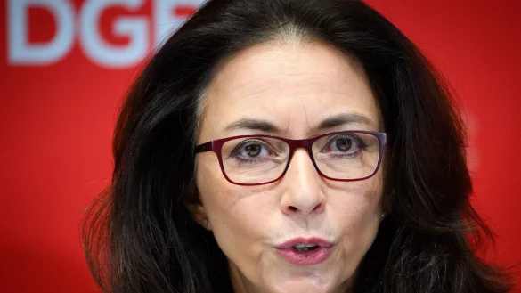 DGB-Chefin Yasmin Fahimi wendet sich strikt gegen Leistungsk&uuml;rzungen der Sozialsysteme. - &copy; Bernd von Jutrczenka/dpa