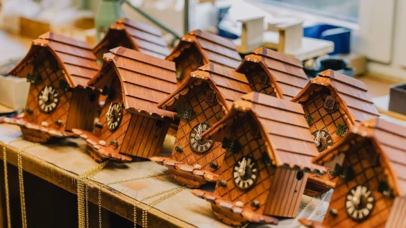 Die Schwarzw&auml;lder Kuckucksuhr ist m&ouml;gliche Kandidatin einer gesch&uuml;tzte regionalen Herkunftsbezeichnung. (Archiv) - &copy; Philipp von Ditfurth/dpa