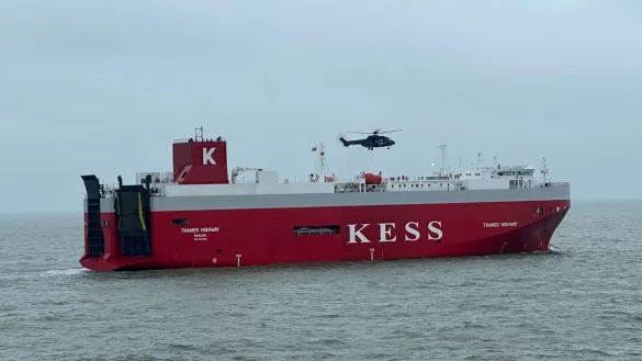 Der Frachter wurde zur&uuml;ck in den Emder Hafen geschleppt. - &copy; --/Havariekommando/dpa