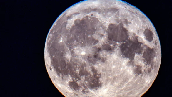 Die USA wollen zur&uuml;ck auf den Mond: Mit dem &laquo;Artemis&raquo;-Programm sollen 2027 erstmals wieder Astronauten auf dem Erdtrabanten landen. (Archivbild) - &copy; Jens B&uuml;ttner/dpa