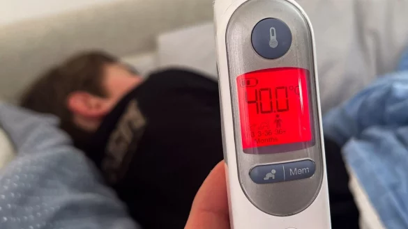 Eine Grippe beginnt meistens pl&ouml;tzlich mit Fieber oder einem deutlichen Krankheitsgef&uuml;hl. (Symbolbild) - &copy; Julian Stratenschulte/dpa