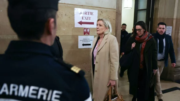 Der Ausgang des Verfahrens ist f&uuml;r Le Pen folgenschwer, denn es geht letztlich auch darum, ob sie 2027 bei der Pr&auml;sidentschaftswahl antreten kann. - &copy; Thomas Samson/AFP/dpa