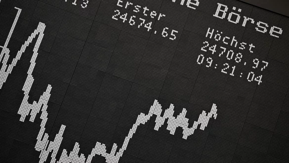 Binnen eines Jahres ist die Zahl der Aktion&auml;re in Deutschland um fast zwei Millionen gestiegen. (Archivbild) - &copy; Arne Dedert/dpa