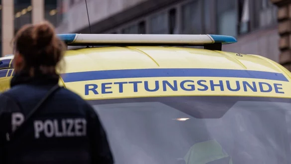 Nach dem verschwundenen Jungen wurde auch mit Sp&uuml;rhunden gesucht. - &copy; Hannes P. Albert/dpa