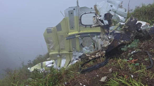 Nach Angaben des Verkehrsministeriums verlor das Flugzeug beim Landeanflug den Kontakt zur Flugsicherung, nachdem es vom vorgesehenen Anflugkurs abgewichen war. - &copy; Uncredited/Indonesian National Search and Rescue Agency (BASARNAS)/AP/dpa
