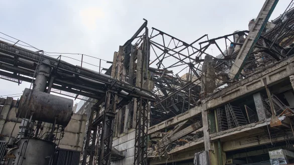 Viele Menschen in der Ukraine leiden unter den Folgen der russischen Angriffe auf die Energieversorgung. (Archivbild) - &copy; Efrem Lukatsky/AP/dpa