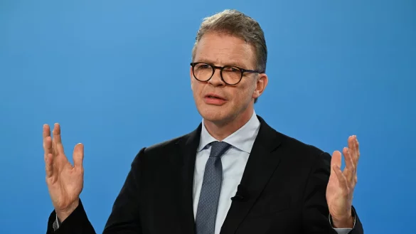 Nach Razzia wegen Geldw&auml;scheverdachts: Konzernchef Sewing sagt Zusammenarbeit mit den Beh&ouml;rden zu. (Archivbild) - &copy; Arne Dedert/dpa