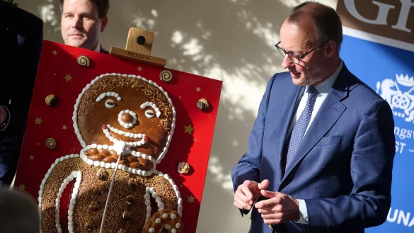 Kanzler Merz lobt das B&auml;ckerhandwerk als Teil der deutschen Kultur. - &copy; Bernd Thissen/dpa
