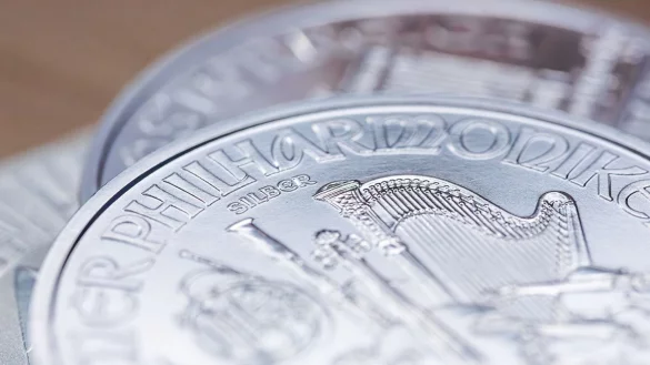 Die Preise f&uuml;r Silber und Gold steigen weiter. - &copy; Fernando Gutierrez-Juarez/dpa