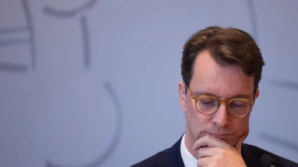 Nordrhein-Westfalens Ministerpr&auml;sident Hendrik W&uuml;st (CDU) will die geplanten Gesetzes&auml;nderungen seiner Regierung zur Kinderbildung nicht gegen alle Widerst&auml;nde durchdr&uuml;cken. - &copy; Rolf Vennenbernd/dpa