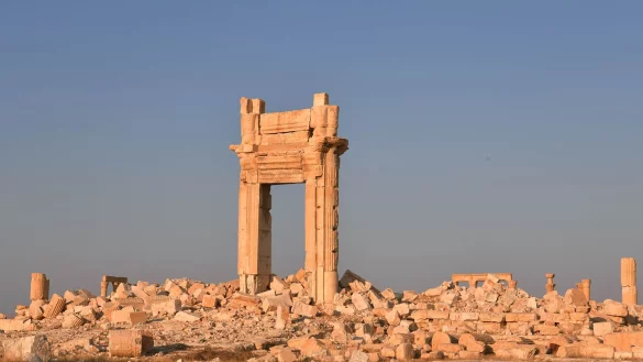 In der N&auml;he von Palmyra soll der IS in einer unterirdischen Anlage Waffen und Sprengstoff lagern. - &copy; Ammar Safarjalani/XinHua/dpa