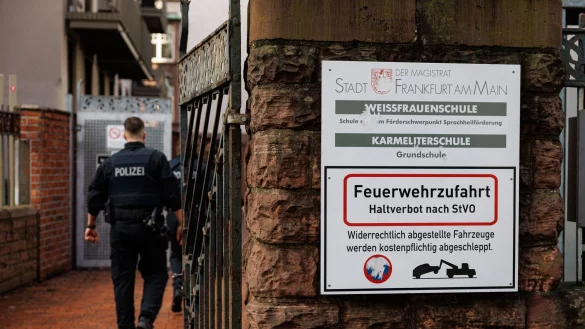Die Polizei hat das Schulgel&auml;nde mehrfach durchsucht. - &copy; Hannes P. Albert/dpa