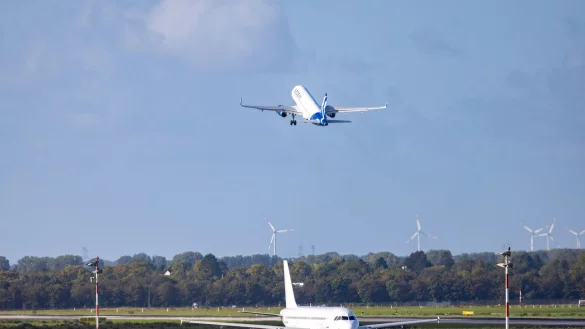 Nur ein Teil der Ausreisen von Menschen ohne g&uuml;ltigen Aufenthaltstitel wird mit staatlichen Mitteln gef&ouml;rdert. (Symbolbild) - &copy; Thomas Banneyer/dpa