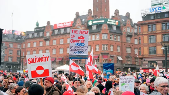 Die Menschen in Kopenhagen machen ihre Solidarit&auml;t mit Gr&ouml;nland deutlich. - &copy; Emil Helms/Ritzau Scanpix Foto via AP/dpa