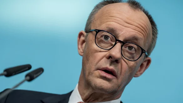 Kanzler Merz bekr&auml;ftigt seine Kritik an der H&ouml;he des Krankenstandes in Deutschland - &copy; Michael Kappeler/dpa