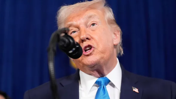 Trump sagt, die USA w&uuml;rden Venezuela so lange f&uuml;hren, bis ein sicherer Machtwechsel stattfinden k&ouml;nne. - &copy; Alex Brandon/AP/dpa