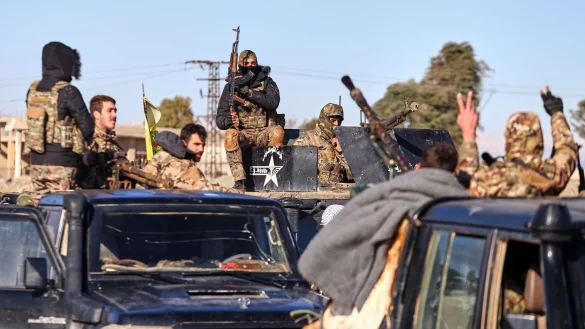 Syrische Regierungstruppen setzen Kurdenmilizen unter Druck und &uuml;bernehmen immer mehr Gebiete von ihnen. - &copy; Baderkhan Ahmad/AP/dpa